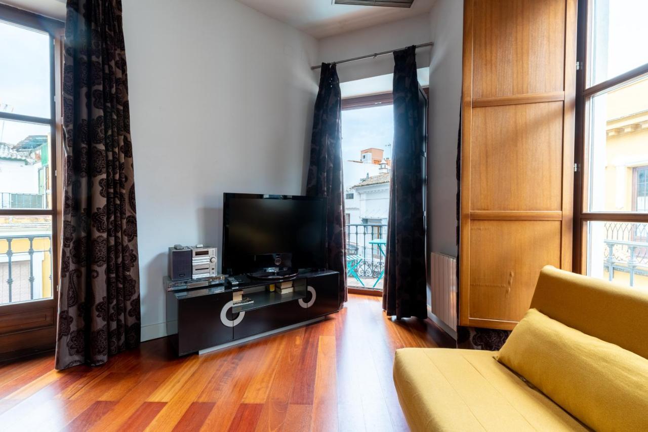 Cathedral Apartment, Upper Floor Apartment Sevilla Kültér fotó