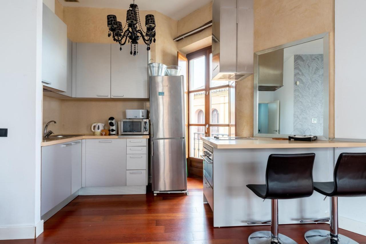 Cathedral Apartment, Upper Floor Apartment Sevilla Kültér fotó